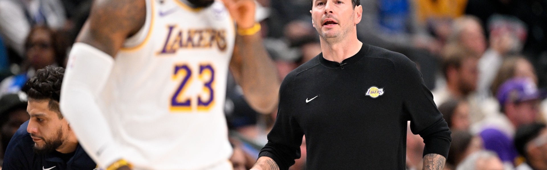 开云-美记：雷迪克赶紧换下詹姆斯吧 东契奇受伤的教训还历历在目呢