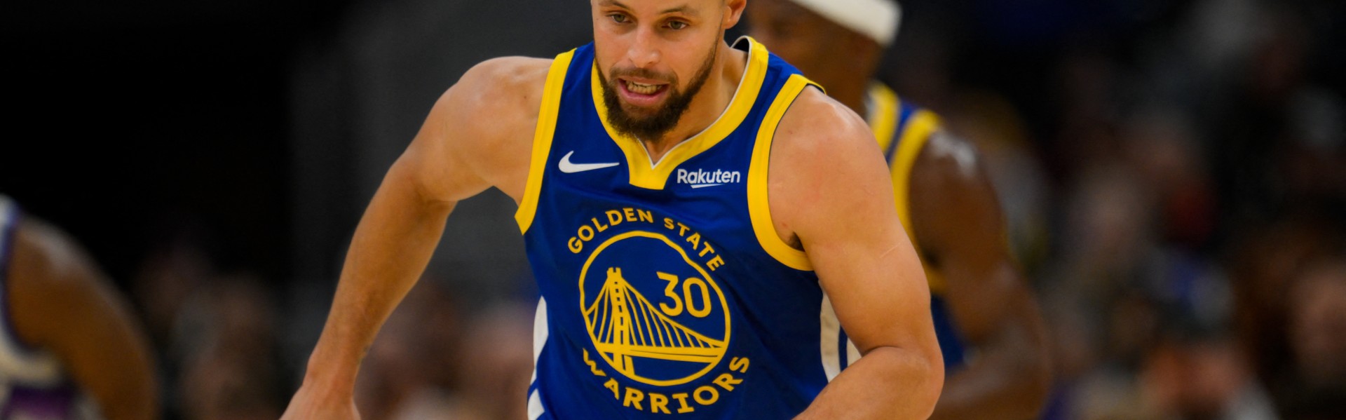 kaiyun-勇记：库里股四头肌挫伤 赛后在通道一瘸一拐&amp;显得有些疼痛