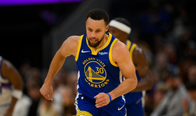 kaiyun-勇记：库里股四头肌挫伤 赛后在通道一瘸一拐&amp;显得有些疼痛