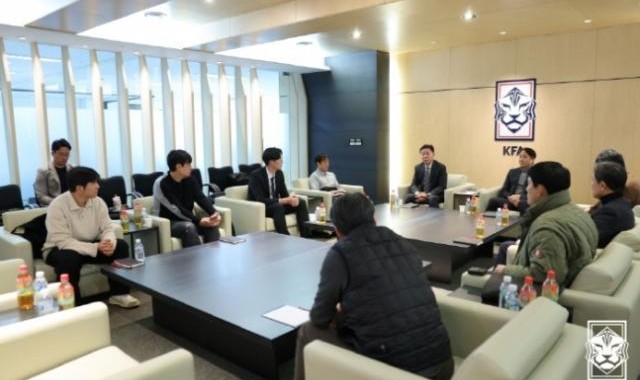 开云体育下载-内斗升级!韩国队选帅再陷僵局 挖角国足对手有戏?